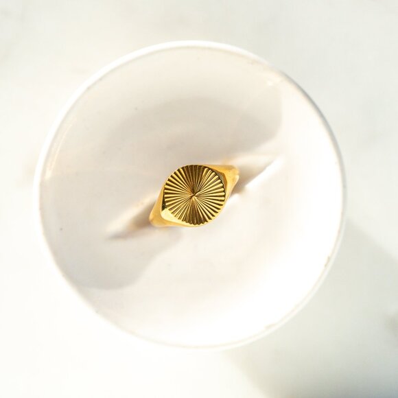 Ring Sunburst GORGEOUS WATERPROOF Ring Signet Ring Gold Ring Gift for her - Picture 2 of 8